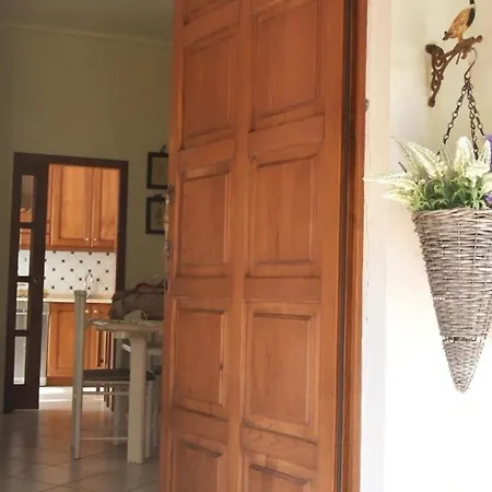 Appartement Relax In Paese A Due Passi Dalle Spiagge Di Ghiaia Bianca Limone *