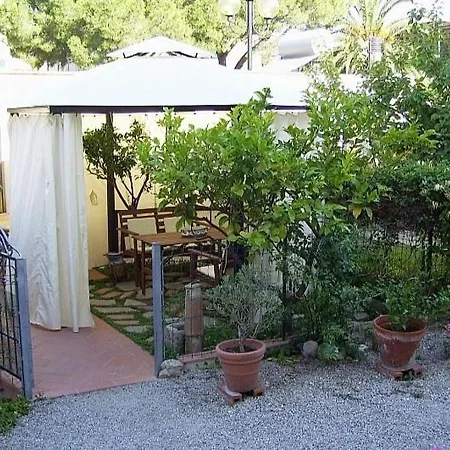 Relax In Paese A Due Passi Dalle Spiagge Di Ghiaia Bianca Limone *