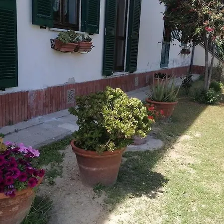 Relax In Paese A Due Passi Dalle Spiagge Di Ghiaia Bianca Limone *