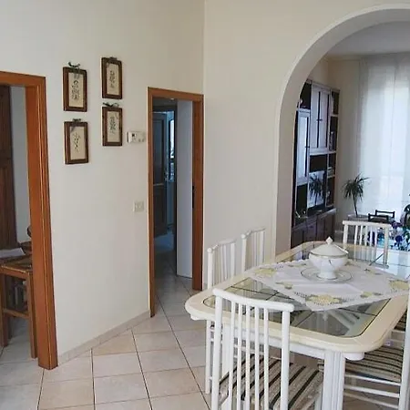 Appartement Relax In Paese A Due Passi Dalle Spiagge Di Ghiaia Bianca Limone *