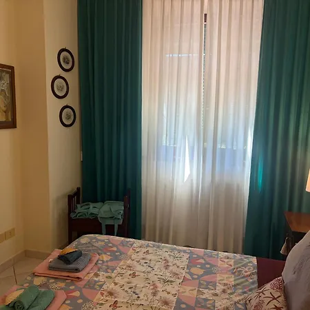 Relax In Paese A Due Passi Dalle Spiagge Di Ghiaia Bianca Limone