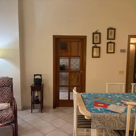 Appartement Relax In Paese A Due Passi Dalle Spiagge Di Ghiaia Bianca Limone *